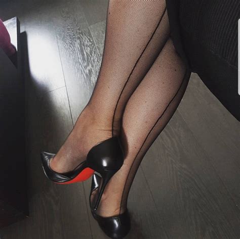 Épinglé Sur Je Ferais Tout Pour Mes Louboutin