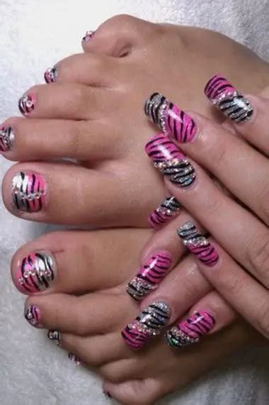 45 Glamorous Bling Nail Art Designs For 2017 - Greenorc