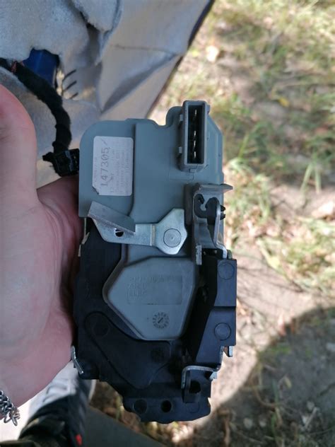 Замена замка двери — Lada Гранта Лифтбек (1G), 1,6 л, 2016 года ...