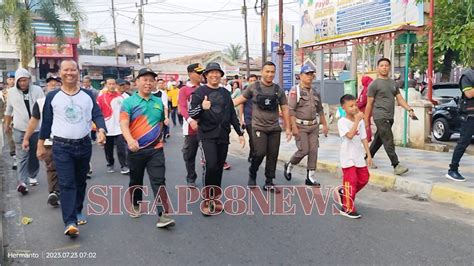 Ribuan Masyarakat Tumpah Ruah Ikuti Jalan Sehat Dan Berbagai Acara