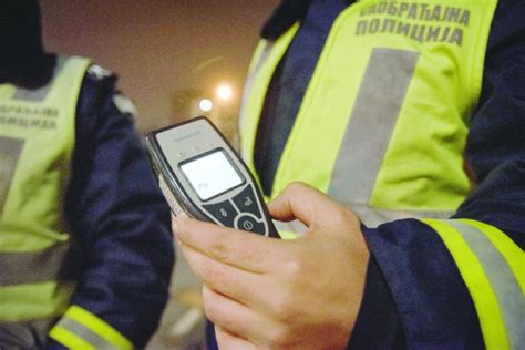 POLICIJA ISKLJUČILA MRTVOG PIJANOG VOZAČA 53 Upravljao vozilom sa