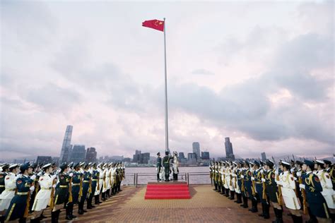 慶祝中華人民共和國成立73周年 特區政府及中聯辦等中央駐港機構舉行升旗禮