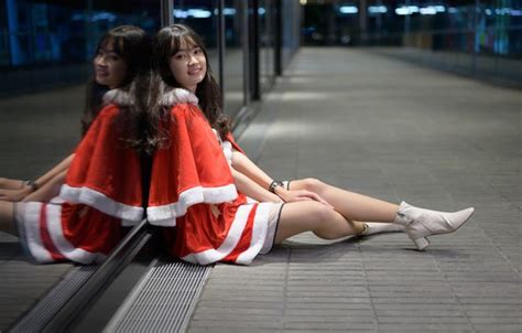 Wallpaper Look Pose Reflection Model The Building Portrait Makeup Brunette For Mobile And