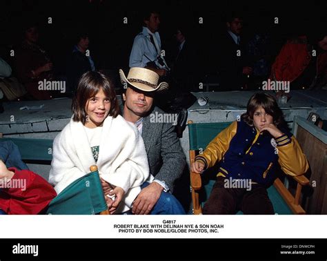 May 7, 2001 - G4817.ROBERT BLAKE WITH DELINAH NYE & SON NOAH . BOB NOBLE/(Credit Image: © Globe ...