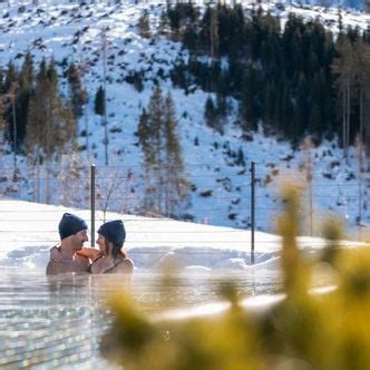 Hotel In Den Dolomiten Moseralm In Karersee