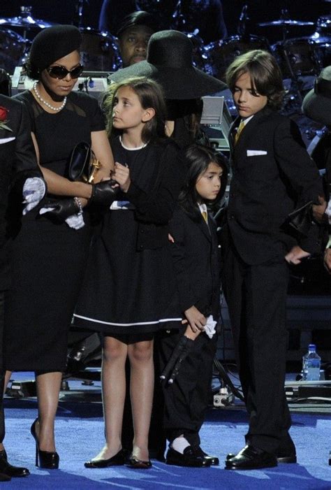 Michael Jackson Public Memorial Service 37 Pics Video