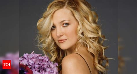Kate Hudson Shows Her Baby Bump In Bikini English Movie News Times Of India