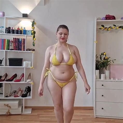 Model Loses Bikini On Catwalk Embarrassed Running Away Amateur Amateur Porn XHamster