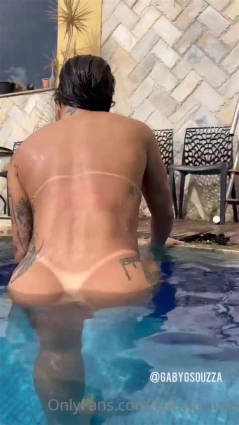 Gabyg Souza Pelada Mostrando Sua Buceta Molhada Na Piscina Cnn Amador