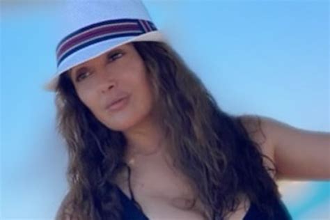 M S De A Os Despu S Las Fotos De Salma Hayek Que Muestran Su Belleza Eterna En Bikini
