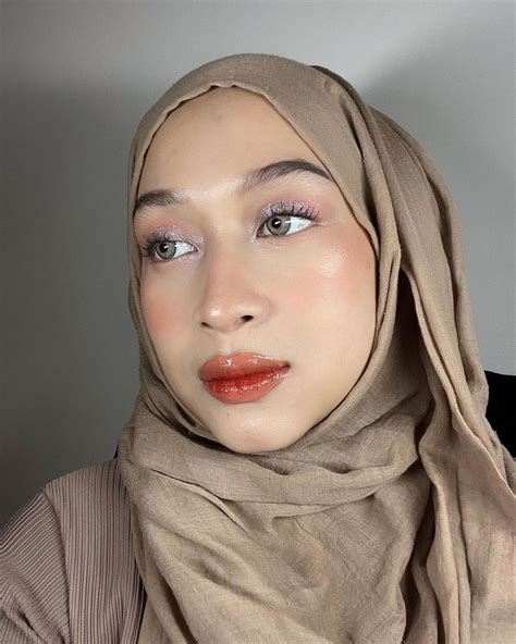 10 Gaya Makeup Flawless Untuk Kondangan Ala Tasya Sayeed