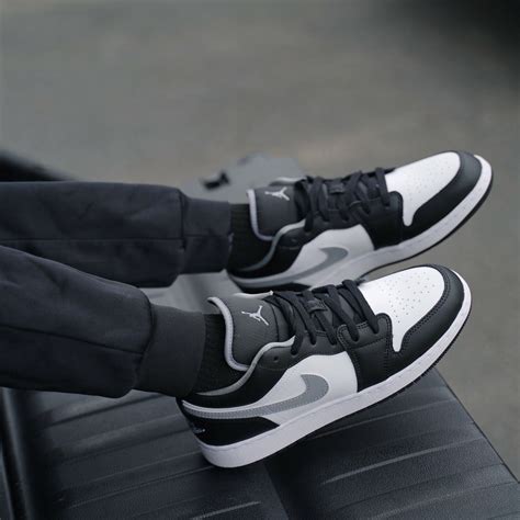 Giày Nike Air Jordan 1 Low Smoke Grey V3 553558 040