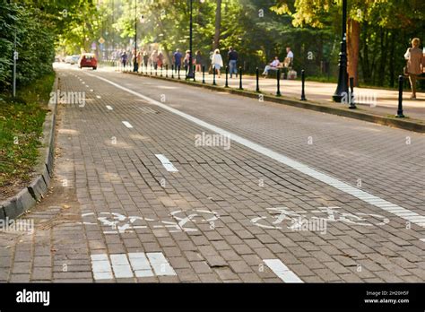 Zwei Wege Radweg Und Verkehrswagen Kennzeichnung Radweg Wei