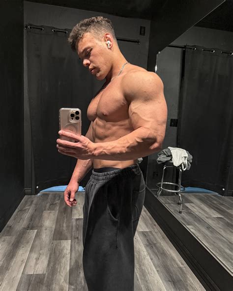 Maximus Clemens (@maxclemens_) • Instagram photos and videos