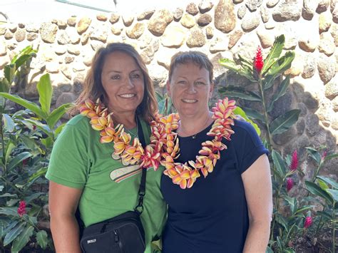 Maui Airport Lei Greeting