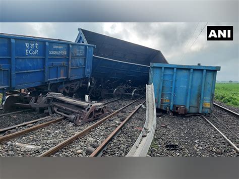 Up Delhi Howrah Rail Route Disrupted As Goods Train Derailed Near Fatehpur