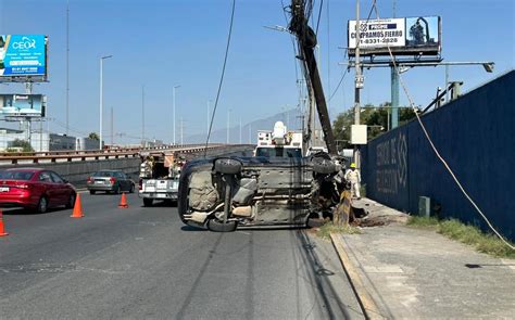 Automovilista Vuelca Tras Chocar Contra Poste En San Nicol S