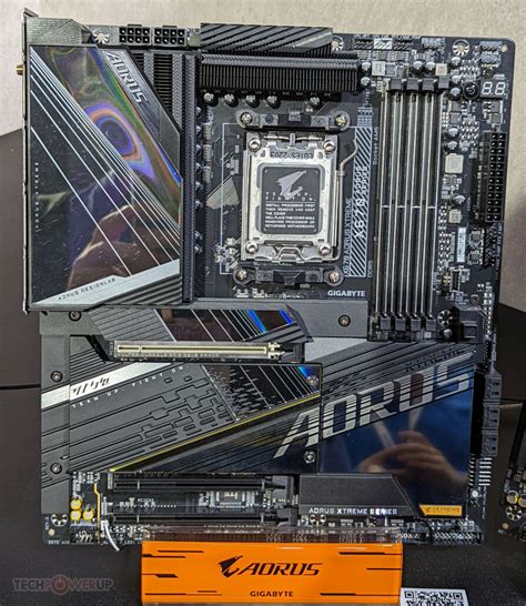 Gigabyte X E Aorus Xtreme E Atx Socket Am Mb