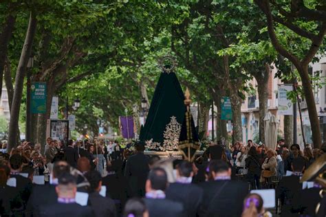 Cientos de personas acuden a la procesión extraordinaria del Santo Sepulcro