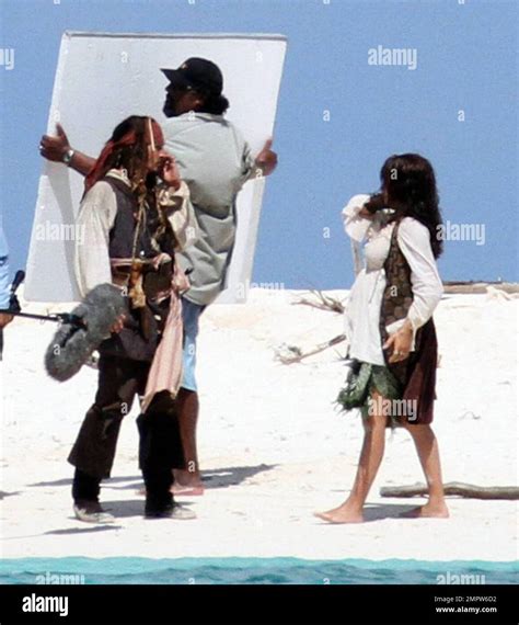 Exclusive Johnny Depp And Penelope Cruz Film A Scene On A Deserted