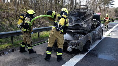 Ein Schwerverletzter Auto In Flammen Schwere Unf Lle Sorgen F R Chaos