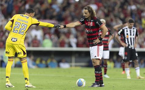 Everson brilha e Flamengo e Atlético MG empatam pelo Brasileirão