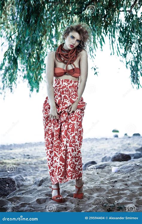 Junges Modell Auf Dem Strand Stockfoto Bild Von Bikini Lebensstil 29594404