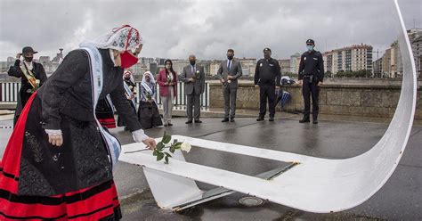 Una Historia De La Policía Nacional Las Meigas De Las Hogueras De San Juan Recuerdan A Los