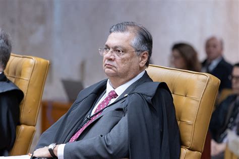 Dino critica demora no cumprimento da decisão do STF contra o orçamento