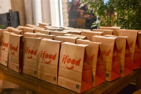 Fora De Restaurantes Ifood Traz Gigantes Do Varejo Para App E