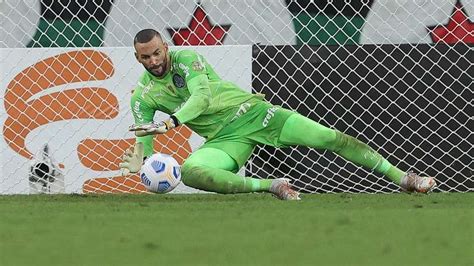 Weverton Lamenta Chances Perdidas No Maracan