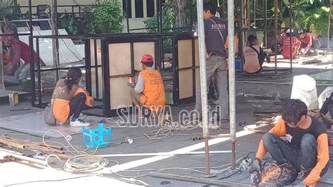 Pemkot Surabaya Kebut Pembuatan Bilik Sterilisasi Antisipasi Covid