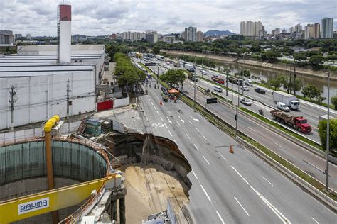 Asfalto Cede E Abre Cratera Na Marginal Tiet Ao Lado De Obra Do Metr