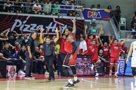 PBA Justin Brownlee Delivers Anew Ginebra Goes 2 0 Vs Meralco