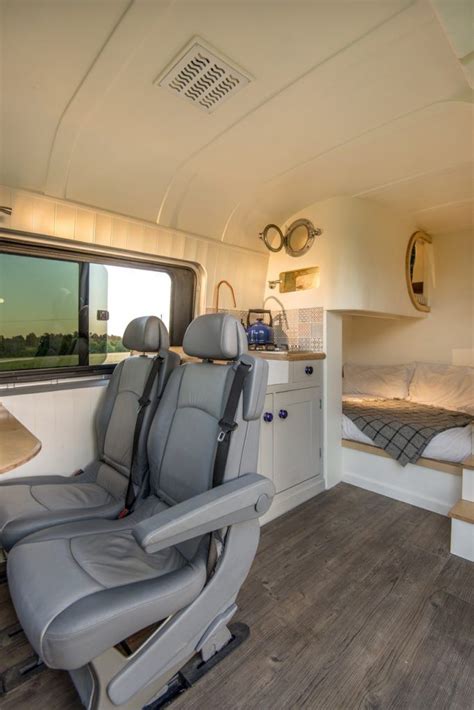 Casal britânico transforma Mercedes Sprinter em "Motorhome Design" - Mochileiros.com | Van ...