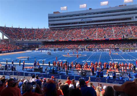 Inside Boise State's smurf turf: The first non-green field in the world ...