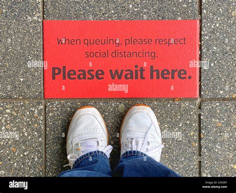 Please Wait Here Sign Hi Res Stock Photography And Images Alamy