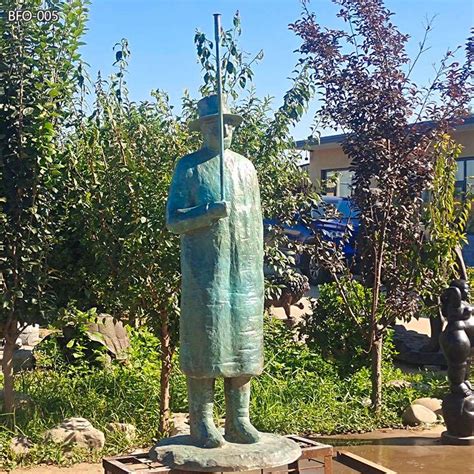 Bronze Umbrella Man Statue Outdoor Fountain Youfine Sculpture