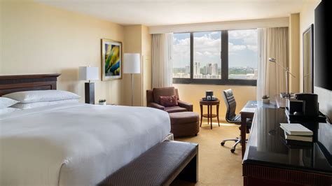 Rooms at Miami Marriott Dadeland | Marriott Bonvoy