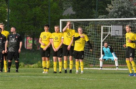 Fu Ball Kreisklasse Hof Fc T Rk Hof Schl Gt In Der Nachspielzeit Zu