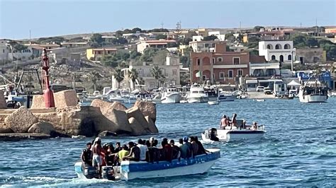 Due Naufragi Al Largo Di Lampedusa Trenta Dispersi Un Bambino Di Un