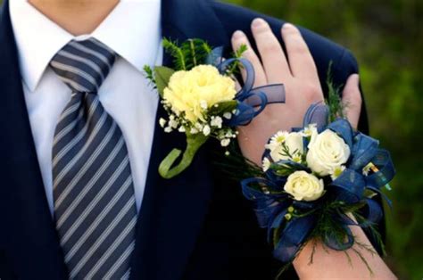 Homecoming Corsage Ideas - Education Blazing