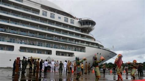 Kapal Pesiar Mv Seabourn Encore Yang Bersandar Di Sabang Bawa 512 Wisatawan Asing