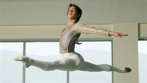 Isaac Hern Ndez El Primer Mexicano En El American Ballet Theatre