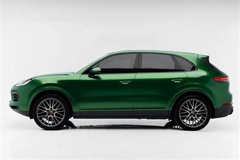 Rent Porsche Cayenne Green 2021 in Dubai - SUV - Book car on rent.cars