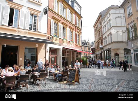 Cafe restaurant wiesbaden germany hi-res stock photography and images - Alamy