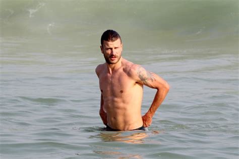 Rodrigo Hilbert Exibe Corp O Em Praia Carioca Quem Quem News