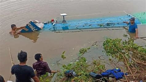 Loreto Más De 60 Pasajeros Salvan De Morir Del Naufragio De Su Embarcación En El Río Tigre