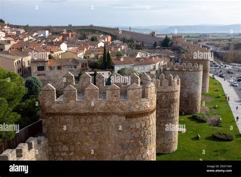 Historia de la arquitectura medieval hi-res stock photography and ...