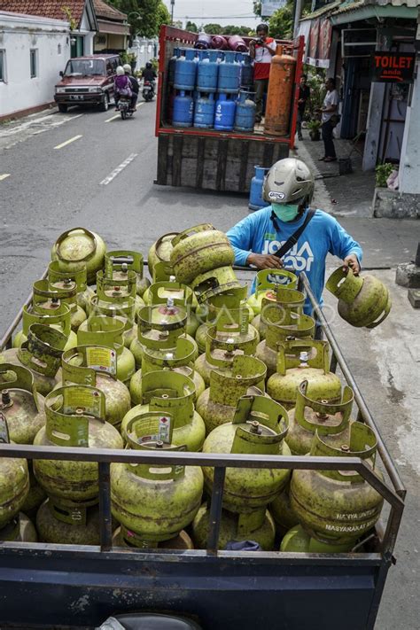 KELANGKAAN GAS ELPIJI TIGA KG ANTARA Foto